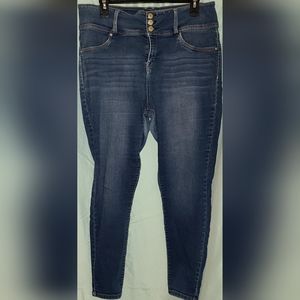 EUC- Juniors Wallflower Skinny Jeans